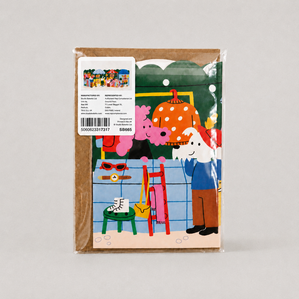 Flea Market Concertina Card by Isa Pirracas